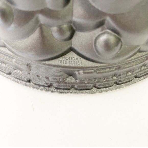 Nordic Ware Christmas Tree Bundt Cake Mold - Picture 2 of 4